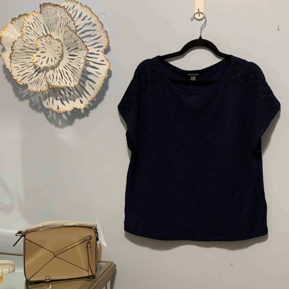 Cable & Gauge NWT, navy blue textured T-shirt, size large